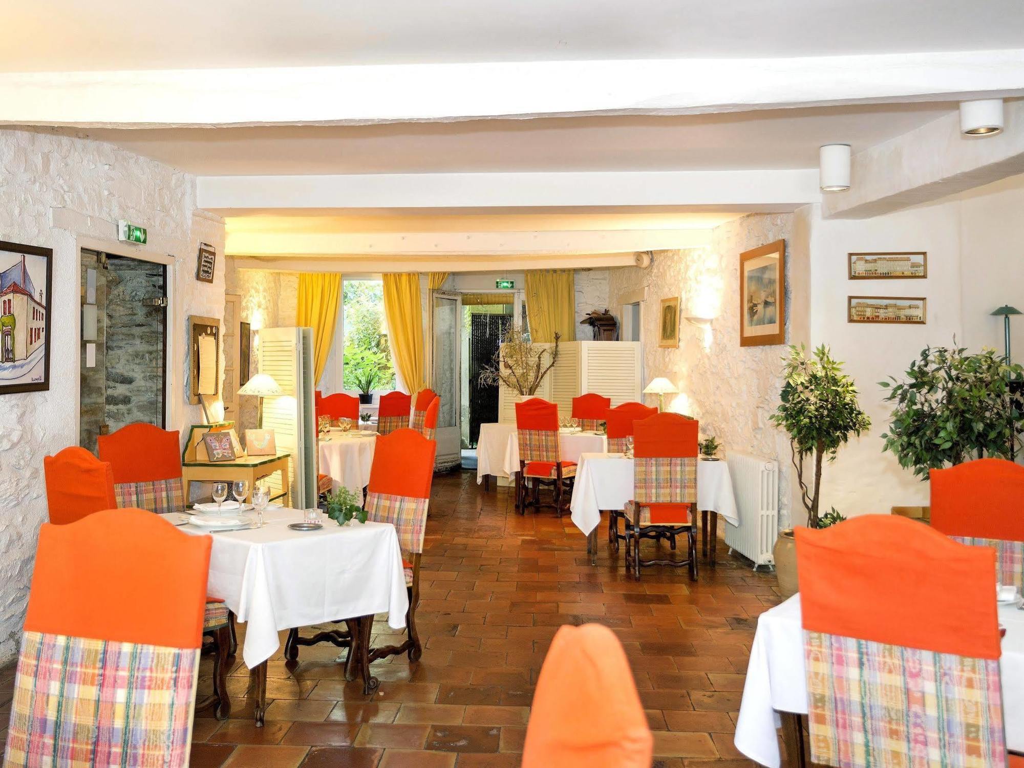 Logis Hotels - Hotel Restaurant Du Midi เรอแวล ภายนอก รูปภาพ