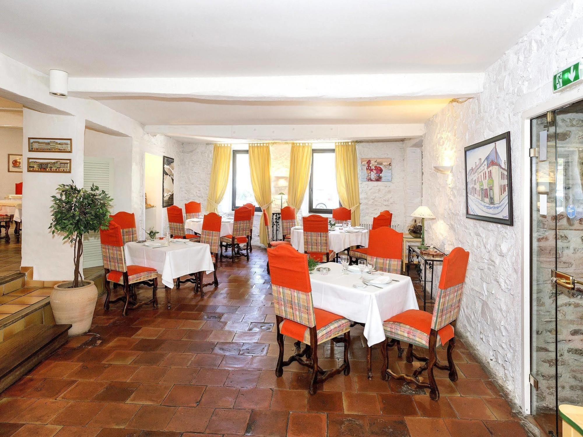 Logis Hotels - Hotel Restaurant Du Midi เรอแวล ภายนอก รูปภาพ