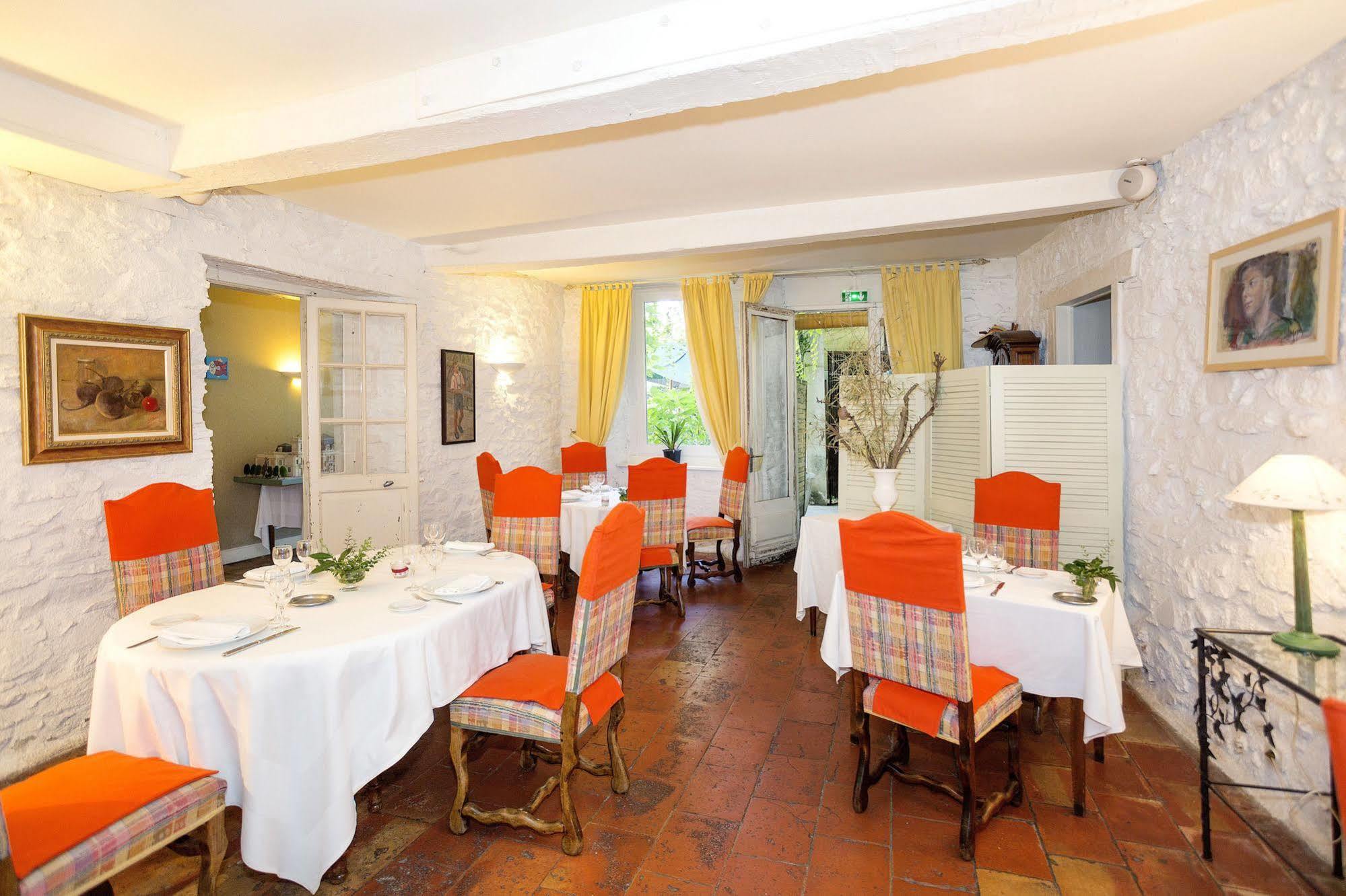 Logis Hotels - Hotel Restaurant Du Midi เรอแวล ภายนอก รูปภาพ