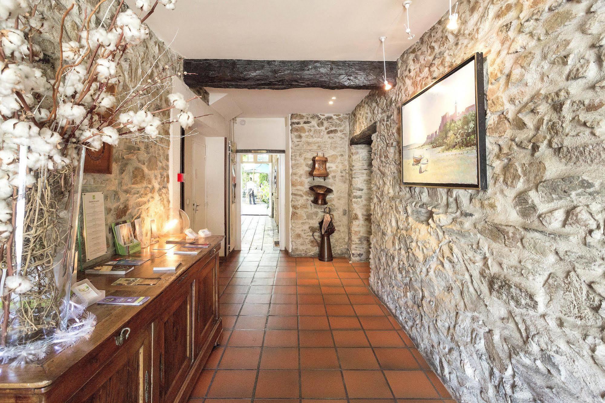 Logis Hotels - Hotel Restaurant Du Midi เรอแวล ภายนอก รูปภาพ