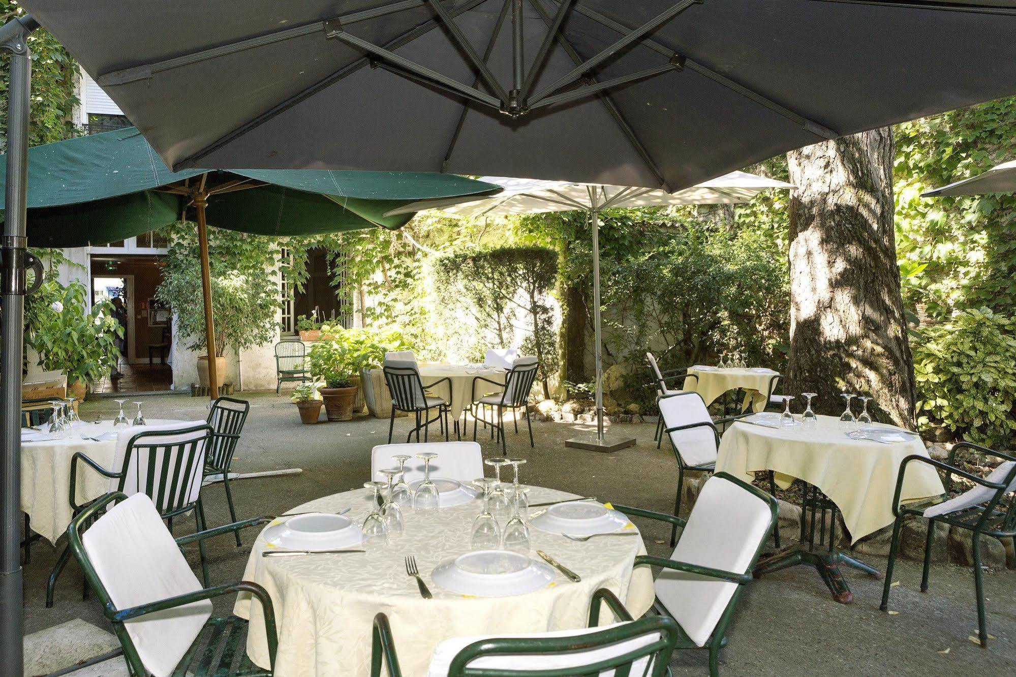 Logis Hotels - Hotel Restaurant Du Midi เรอแวล ภายนอก รูปภาพ